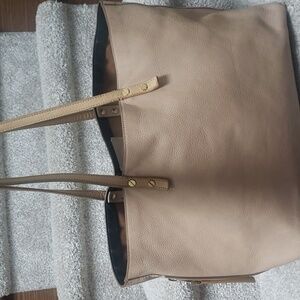 Chloé calf skin tote with zip side pocket Authentic